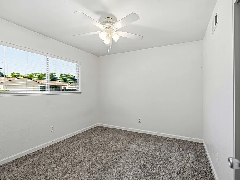 2025 Sweetwater Dr — Photo 18