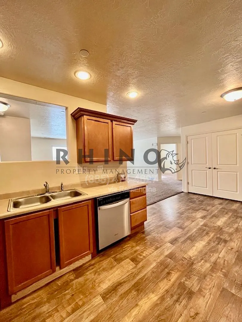3 bed, 2.0 bath, 1215 sqft, $1,765 — Photo 3