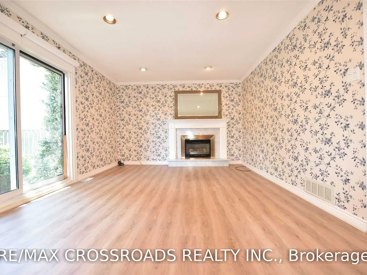 4 bed, $4,000 — Photo 2