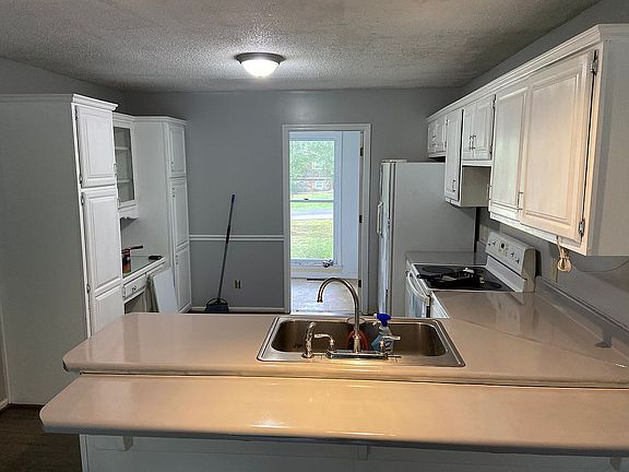 Lots of cabinets