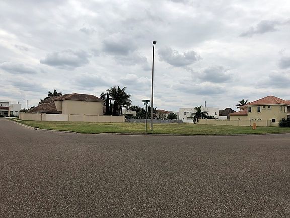 3rd image of Duke Ave
