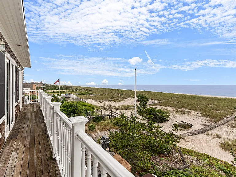 329 Dune Rd — Photo 38