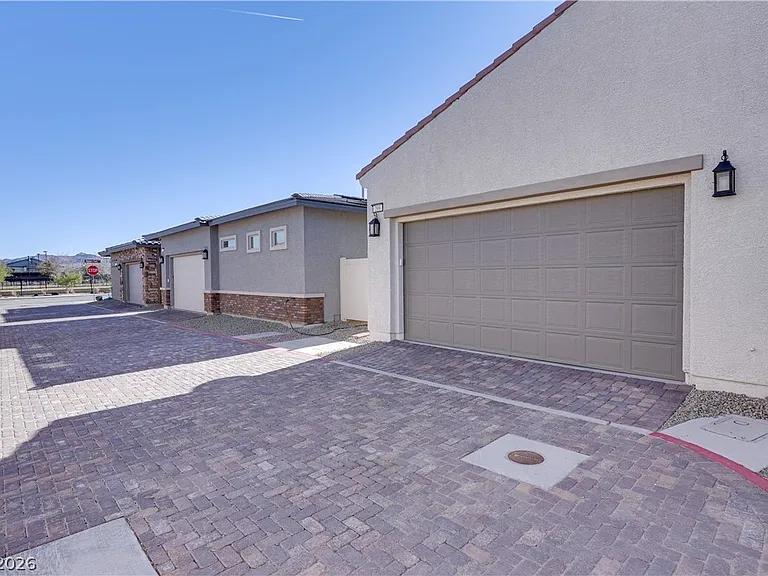 209 Coltrane Canyon Ave — Photo 24