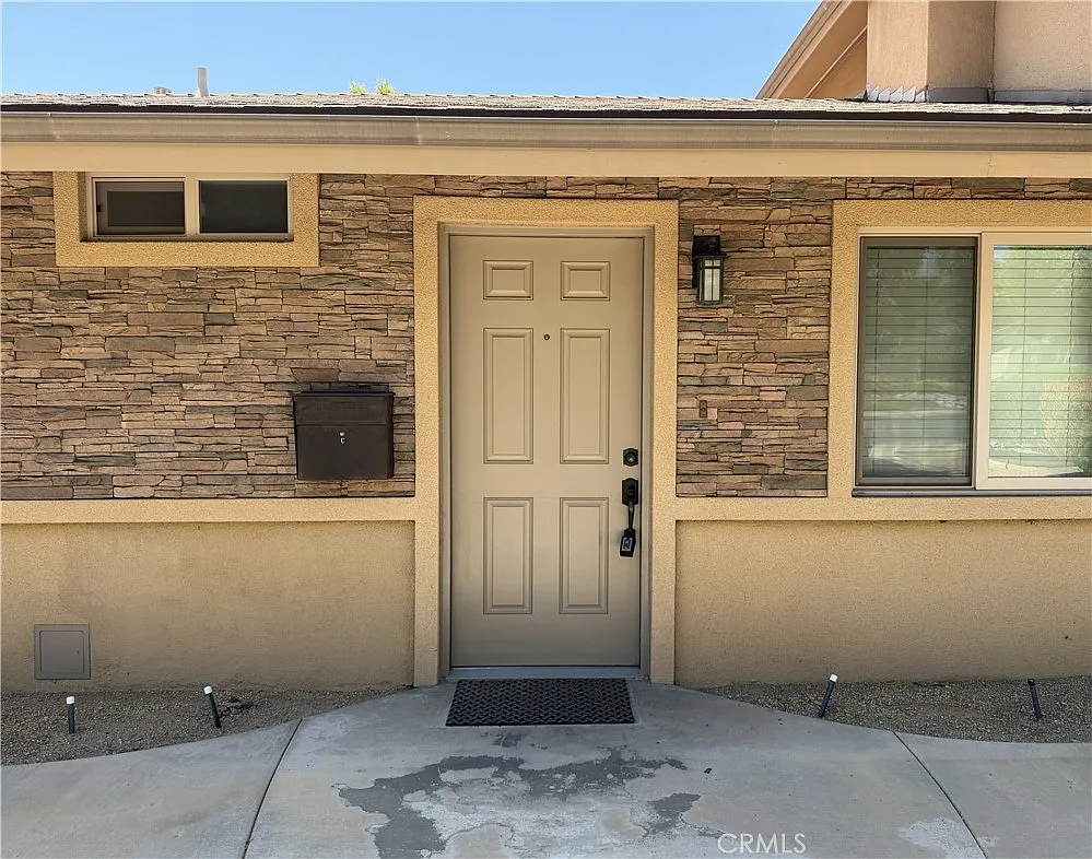 2 bed, 900 sqft, $2,750 — Photo 2
