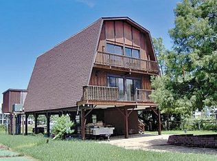 100 Elm Ln, Pass Christian, MS 39571