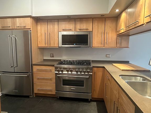 4th image of 1215 Cranbrook Dr