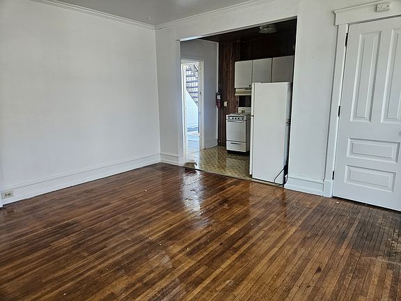 5th image of 1541 Mineral Spring Rd #2