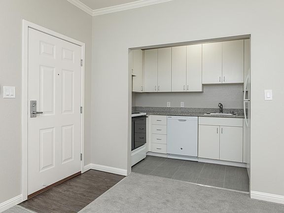 5th image of 1500 Laurel St APT 210