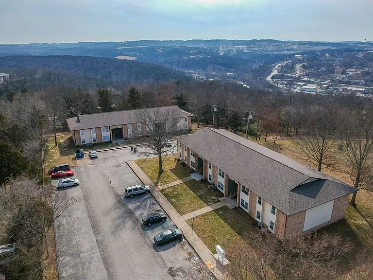 616 Evergreen St — Photo 3