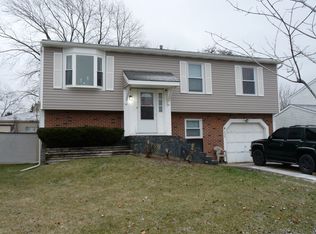 232 N Lancaster Dr, Bolingbrook, IL 60440