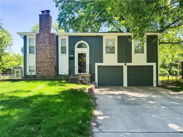 8925 Gillette St, Lenexa, KS 66215