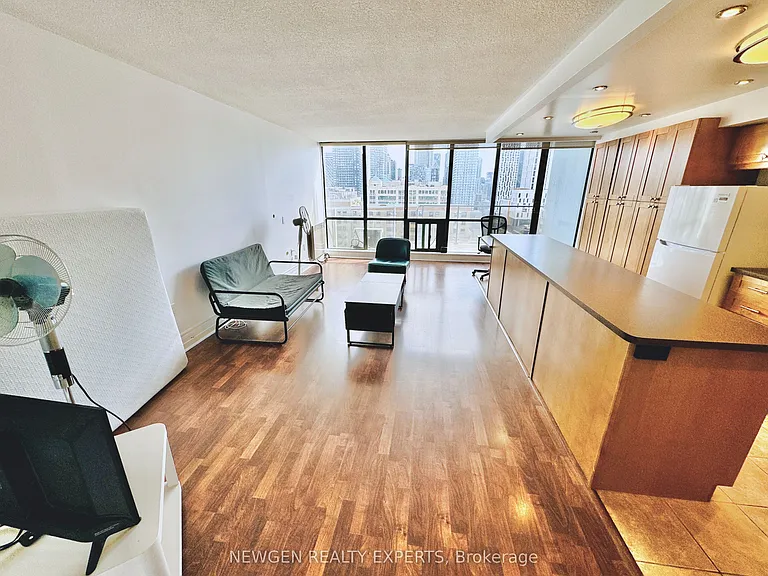86 Gerrard St E #14F — Photo 2
