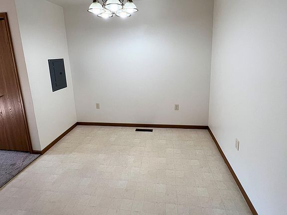 3rd image of 1322 8th Ave NE #11104706