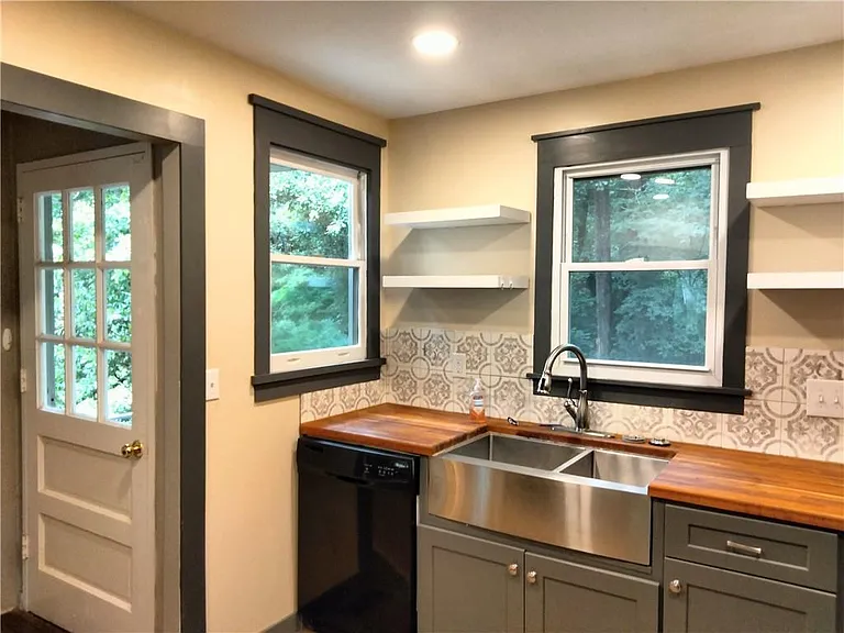 2215 Clairmont Ter NE — Photo 8