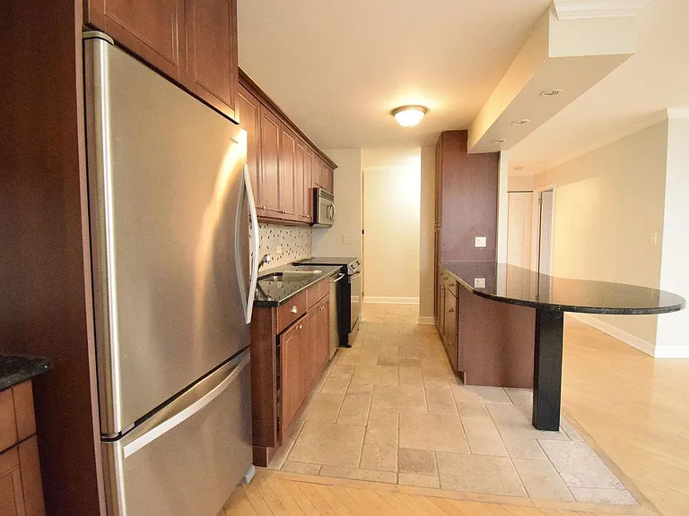 1360 N Sandburg Ter #2101 — Photo 4