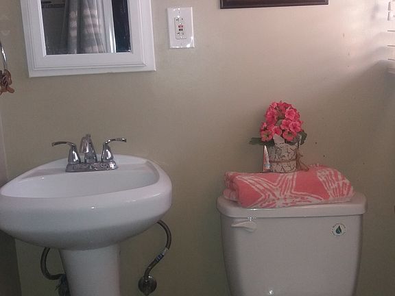 bathroom/master bedroom