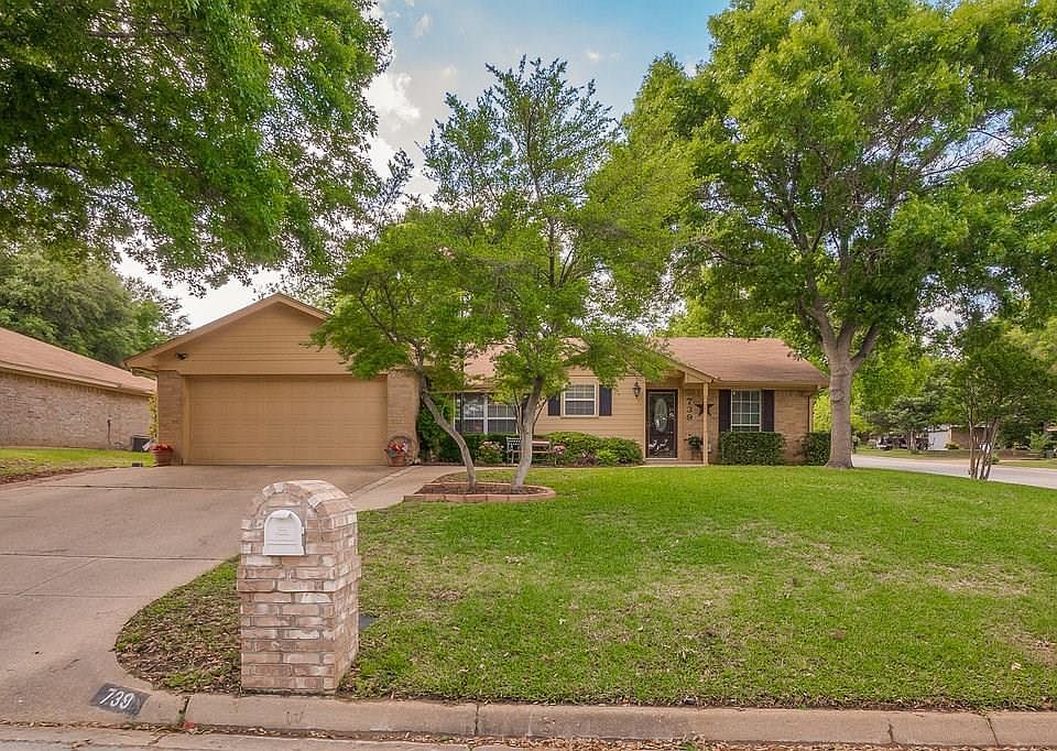 1st image of 739 Somerset Ct