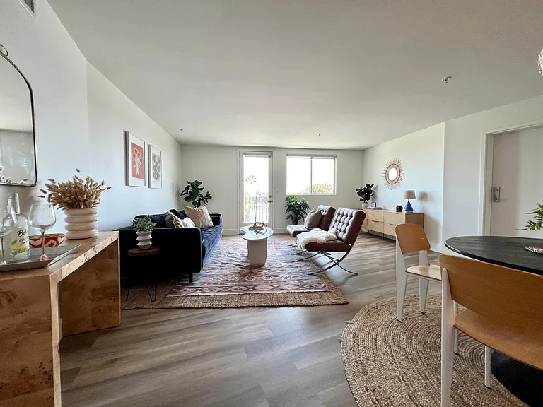 5210 W Olympic Blvd #201 — Photo 12