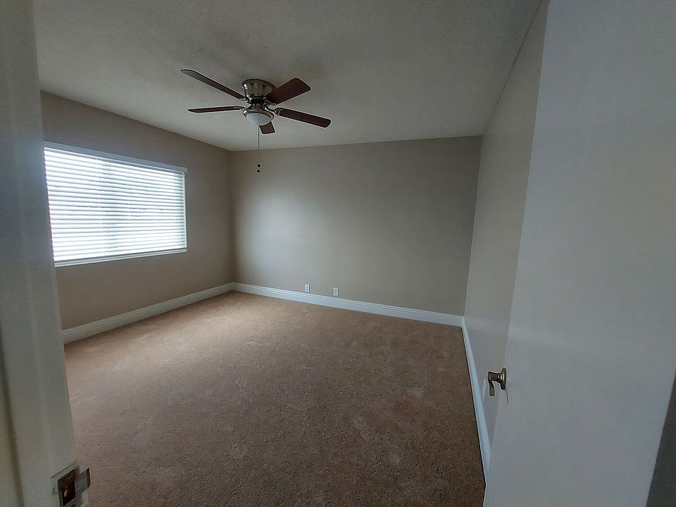 1st image of 1037 E 4th St #12B