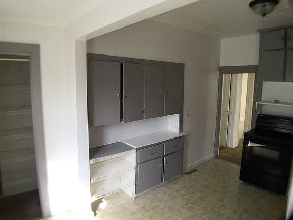 4th image of 617 Logan Ave