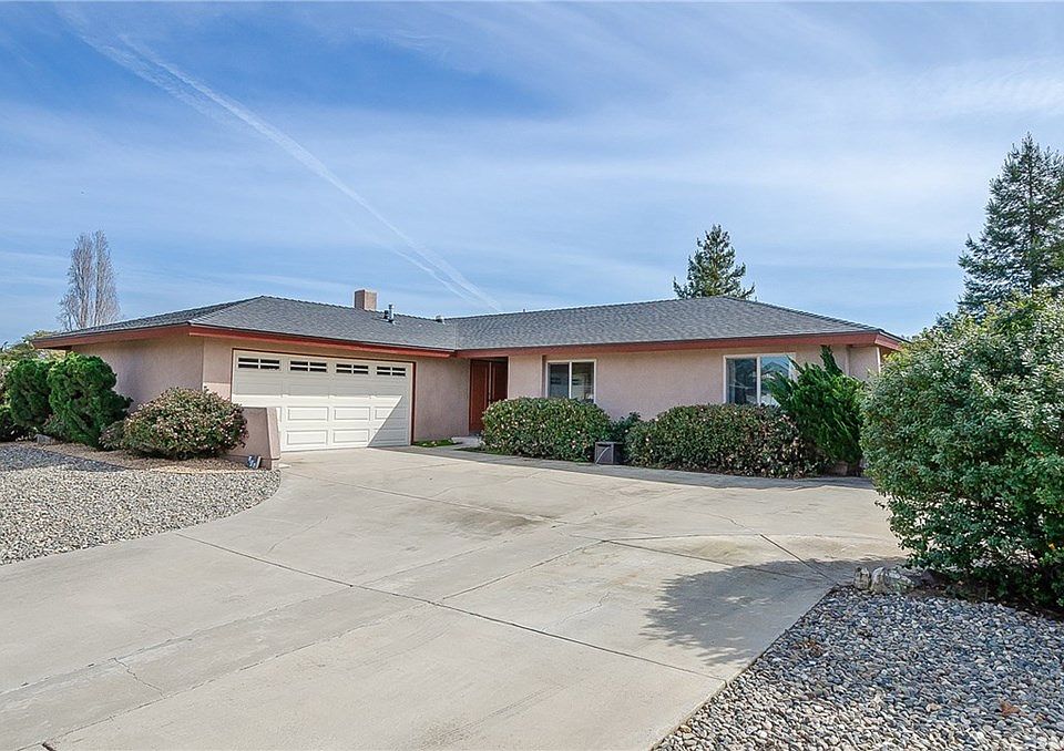 1st image of 484 Highland Dr