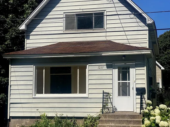 1231 Anthony St, Hancock, MI 49930