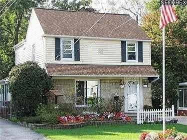 1556 Edgefield Rd photo 1