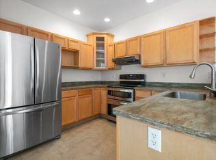 8 Kings Ransom Ln, Bedford, NH 03110