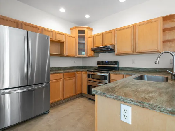 8 Kings Ransom Lane, Bedford, NH 03110