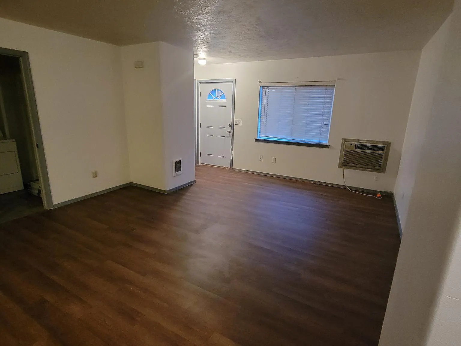 3 bed, 1080 sqft, $1,800 — Photo 2