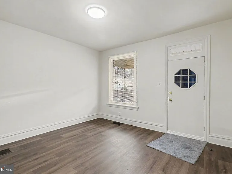 335 Poplar St — Photo 2