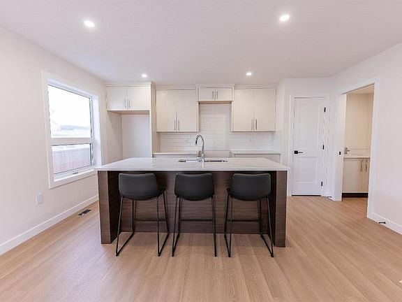 5th image of 5139 48th St