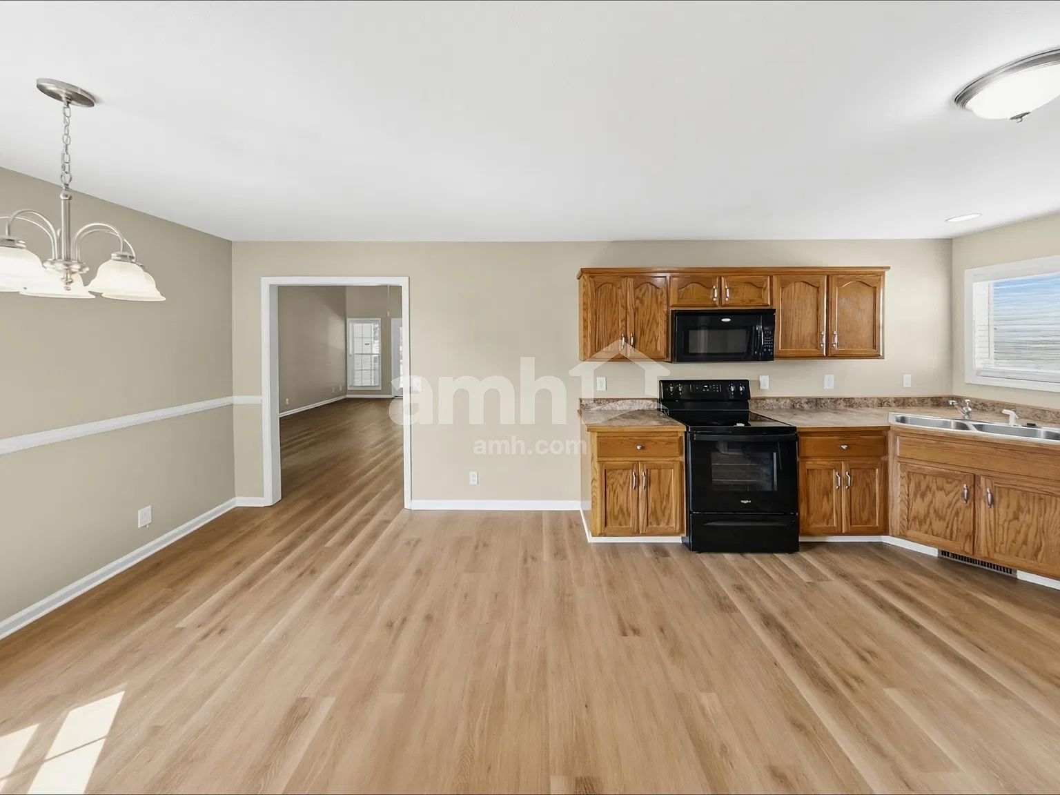3 bed, 2.0 bath, 1542 sqft, $1,740 — Photo 4