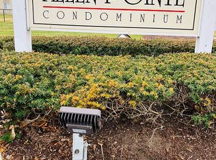 10185 Allen Pointe Dr, Allen Park, MI 48101