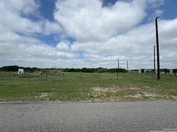 21 Legend Hills, Uvalde, TX 78801