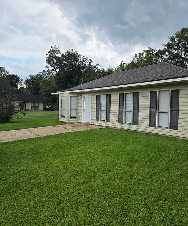 16115 Bolivar Dr