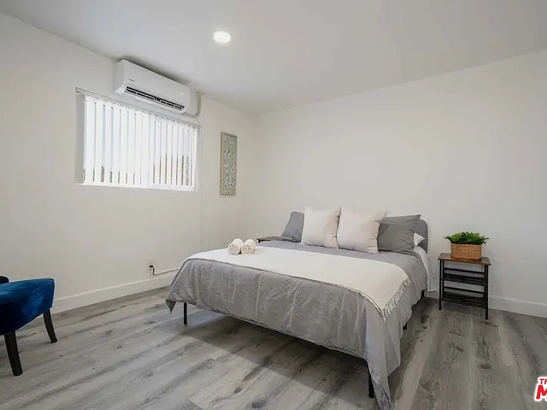 2417 S Budlong Ave #3 — Photo 12