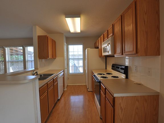4th image of 316 Willowbrook Ln