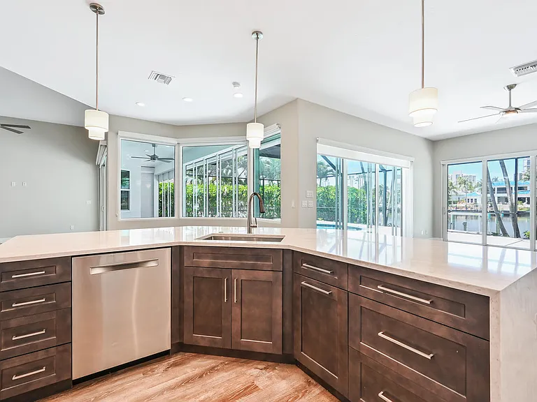 4231 Crayton Rd — Photo 15