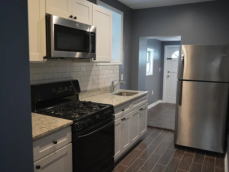 1032 Valley St — Photo 11
