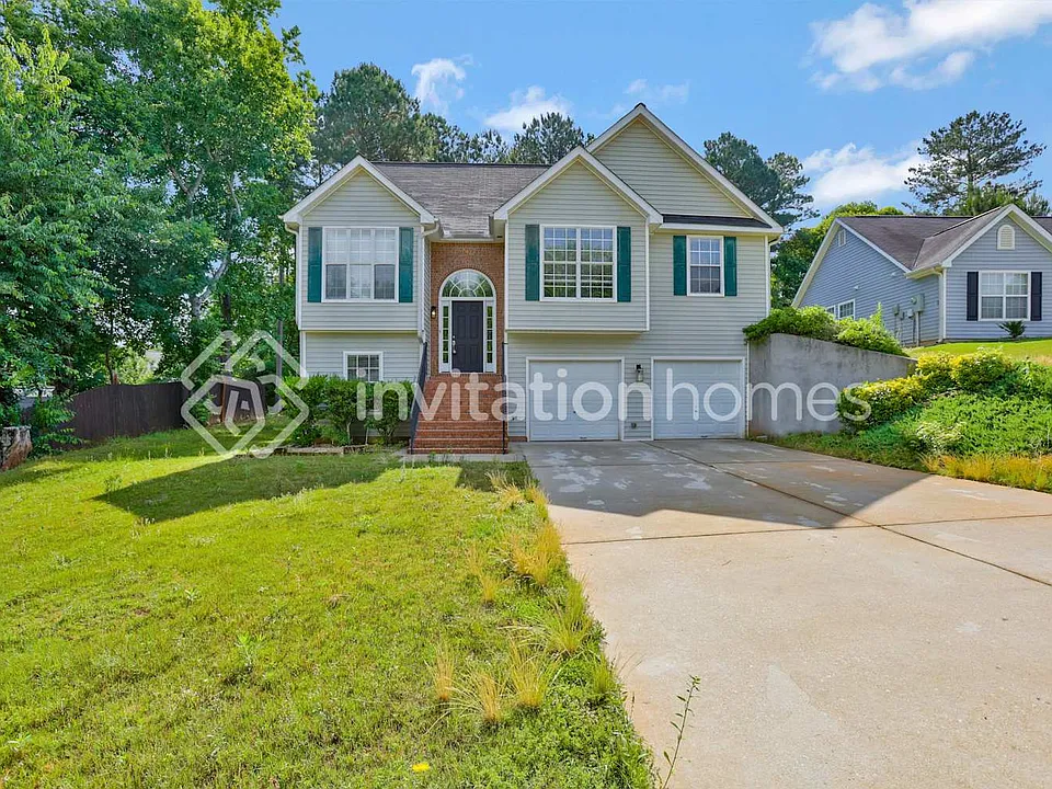 352 The Gables Dr