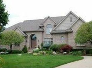 5752 Kirkridge Trl, Rochester, MI 48306