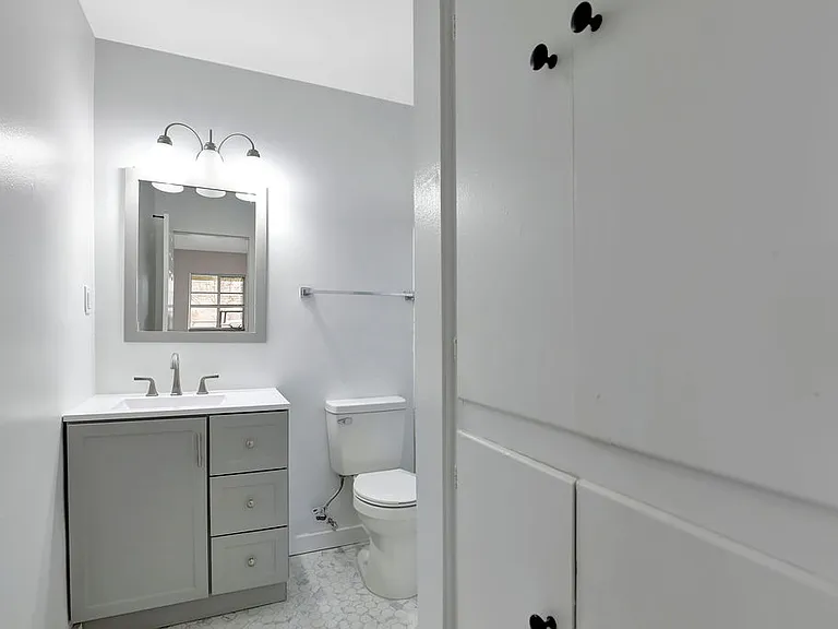 Newly Remodeled Spacious One Bedroom Apartments with Off Street Parking
Located in the Northmont City School District
Sewer,Water, and Trash Paid!
Call or text Direct for Showing