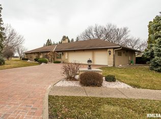 6590 Golf Course Rd, Bettendorf, IA 52722
