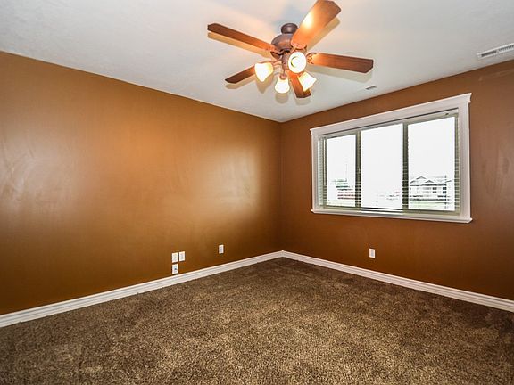 3rd image of 3528 E Pearce Dr
