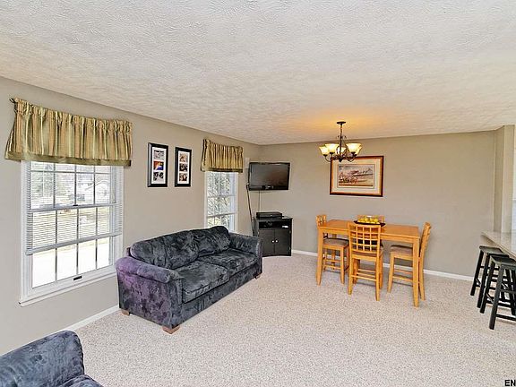 5th image of 201 Revere Dr