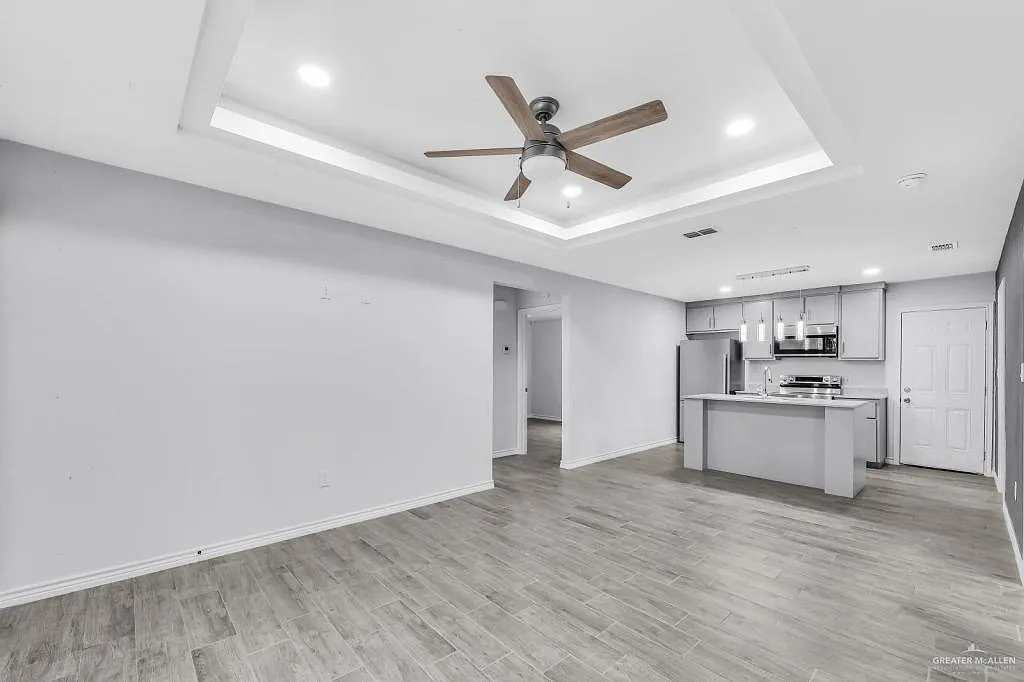 3 bed, 2.0 bath, 1075 sqft, $1,200 — Photo 3