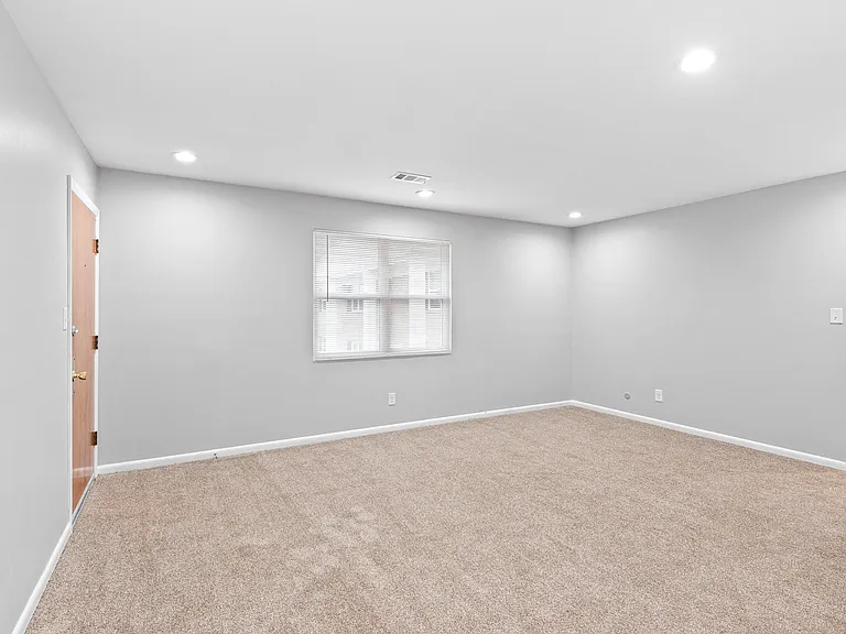 Georgian Oaks Apartments — Photo 11