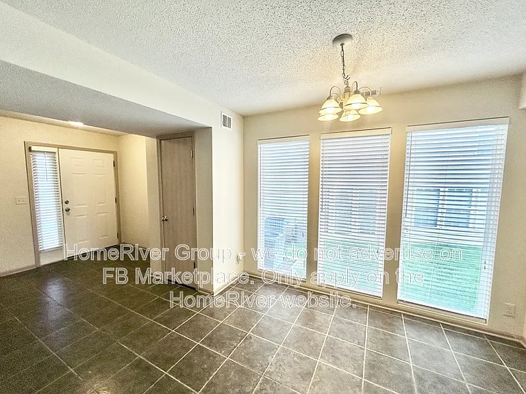 8010 N Elmwood Ave — Photo 6