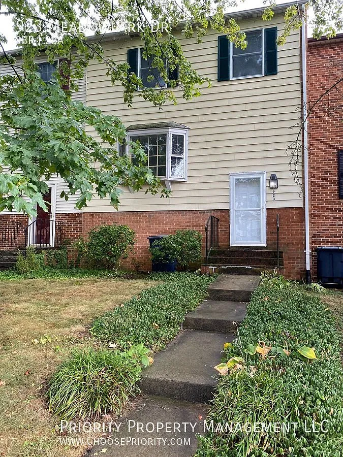 Charming 2 Bed Townhouse in Harrisonburg with Spacious Layout and Convenient Location! — Photo 1